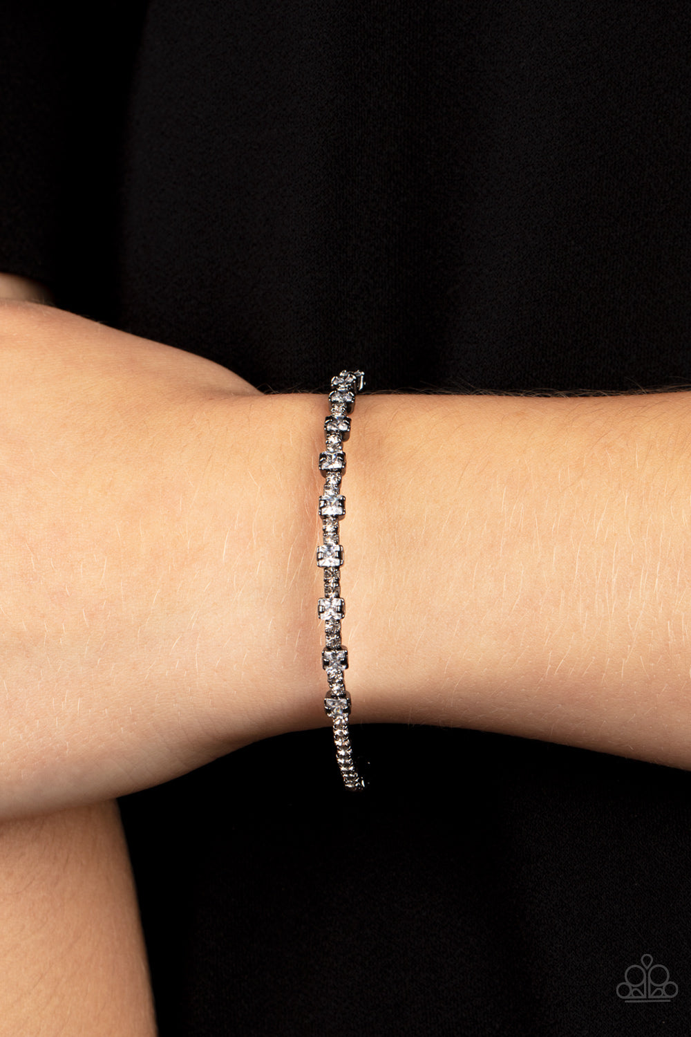 five-dollar-jewelry-timelessly-tiny-black-bracelet-paparazzi-accessories