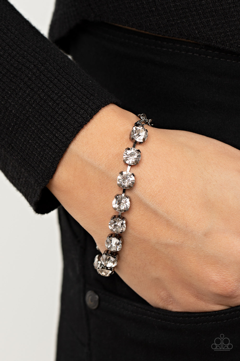 five-dollar-jewelry-a-lister-afterglow-black-paparazzi-accessories