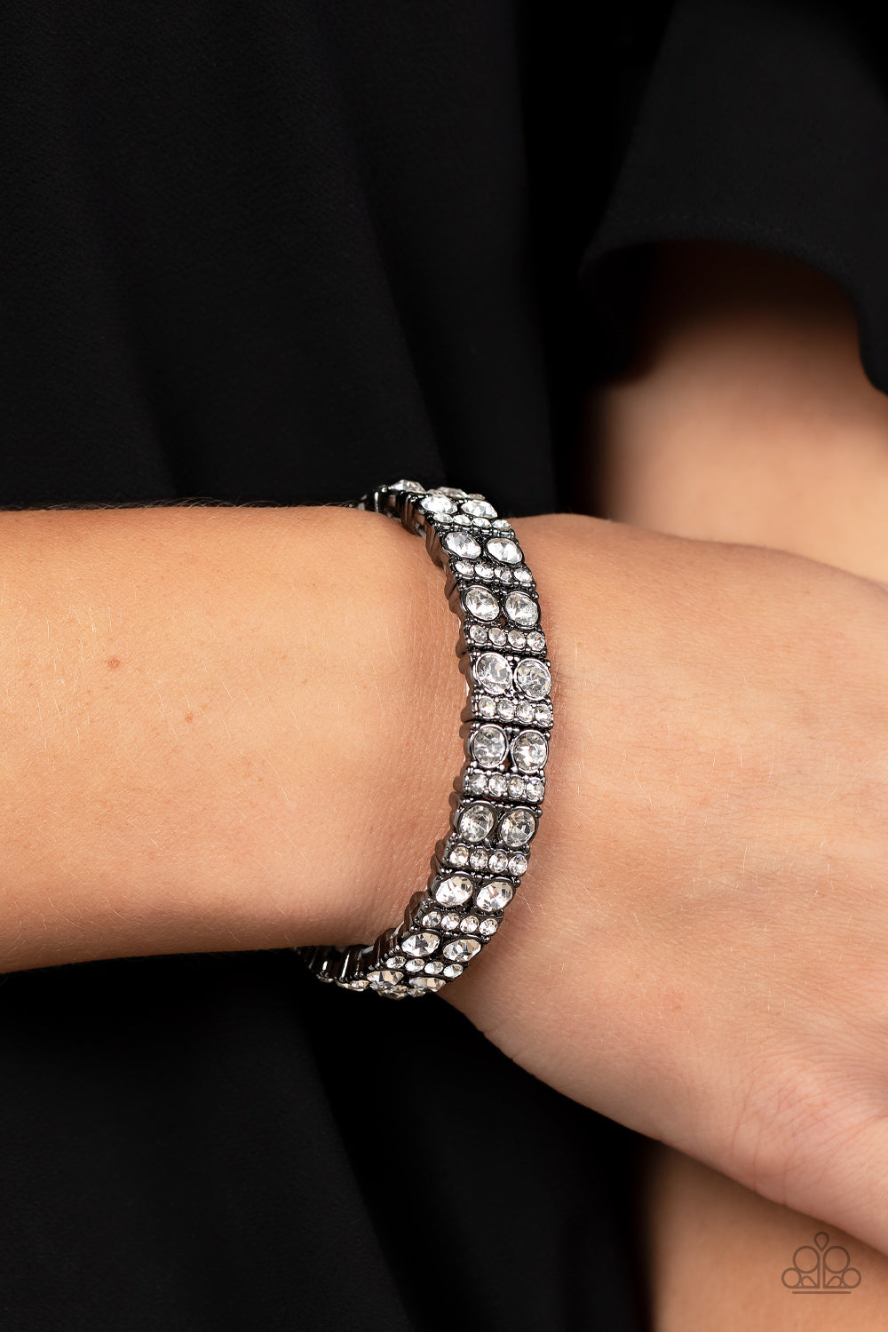 five-dollar-jewelry-mic-dropping-drama-black-bracelet-paparazzi-accessories