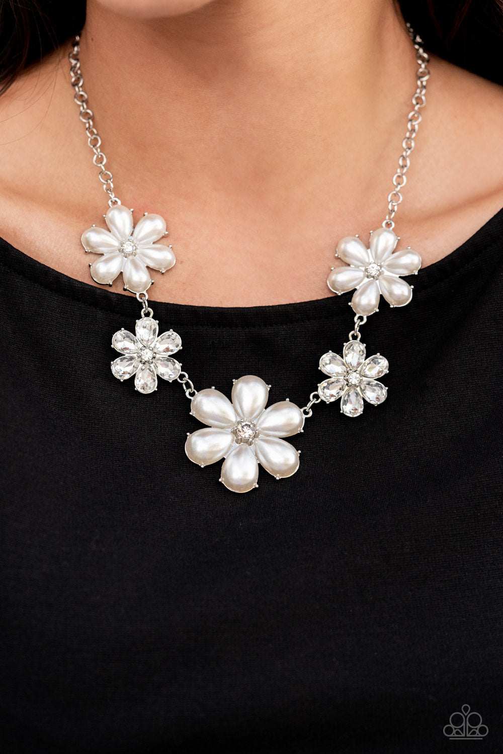 five-dollar-jewelry-fiercely-flowering-white-necklace-paparazzi-accessories