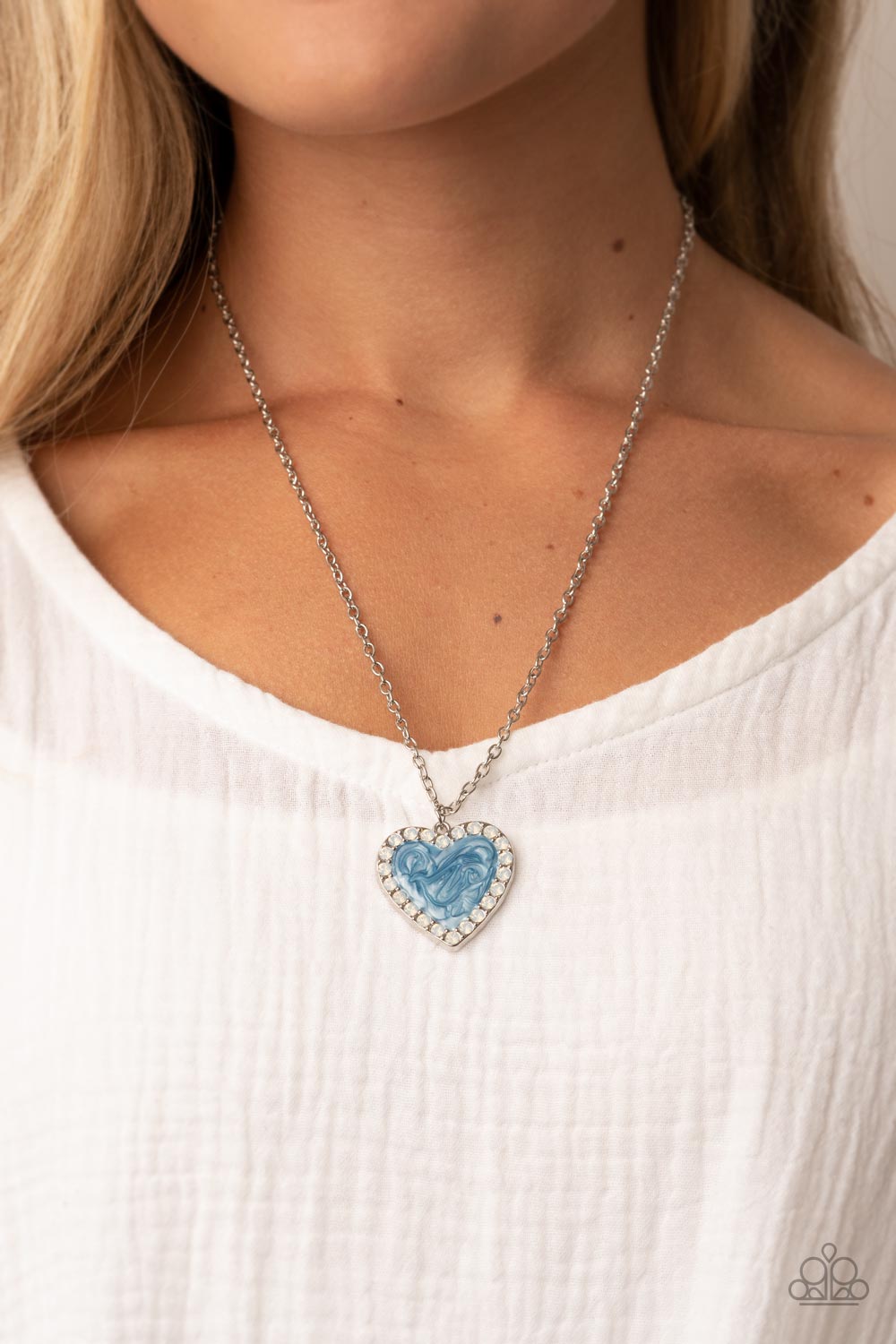 five-dollar-jewelry-heart-full-of-luster-blue-necklace-paparazzi-accessories