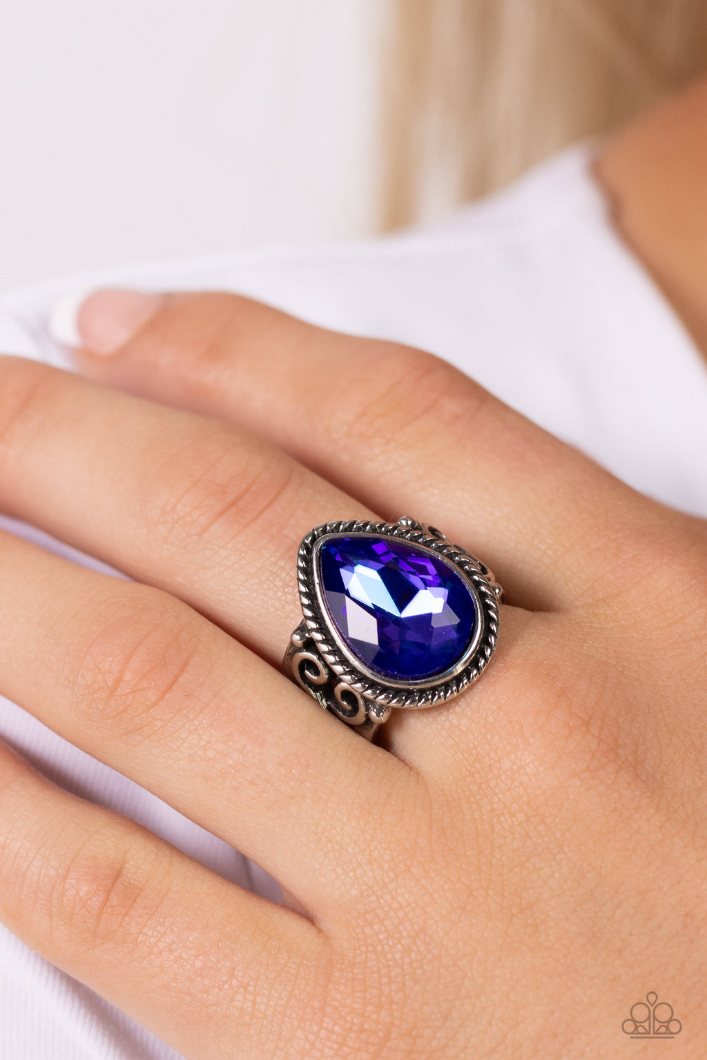 five-dollar-jewelry-supernatural-sparkle-purple-ring-paparazzi-accessories