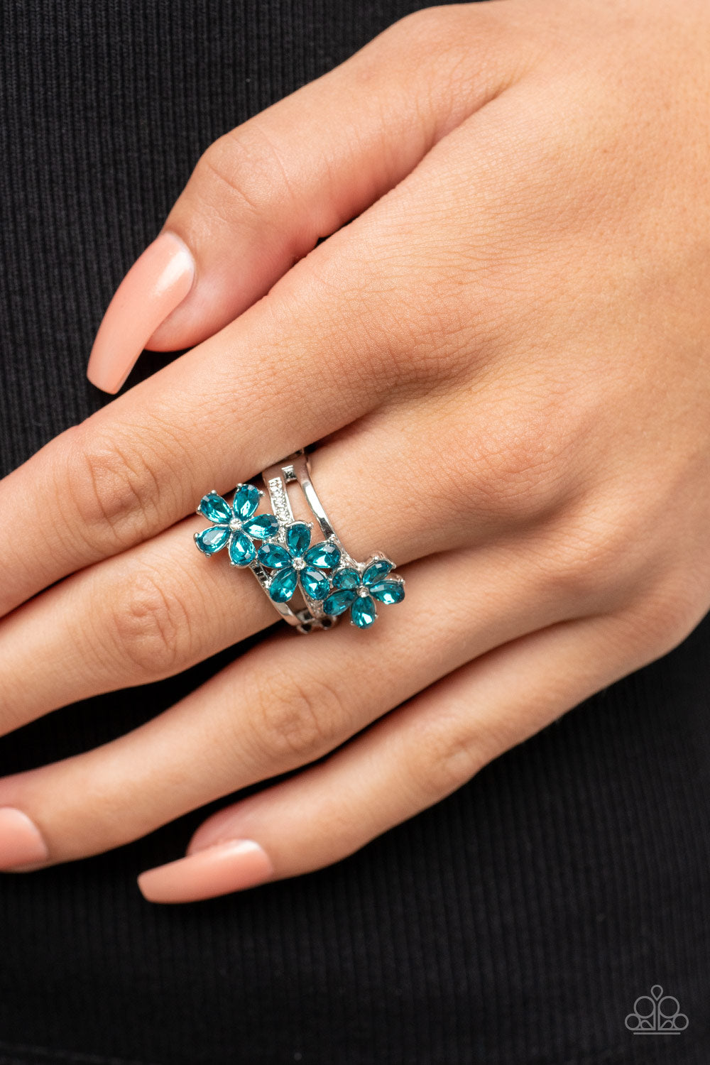five-dollar-jewelry-posh-petals-blue-ring-paparazzi-accessories