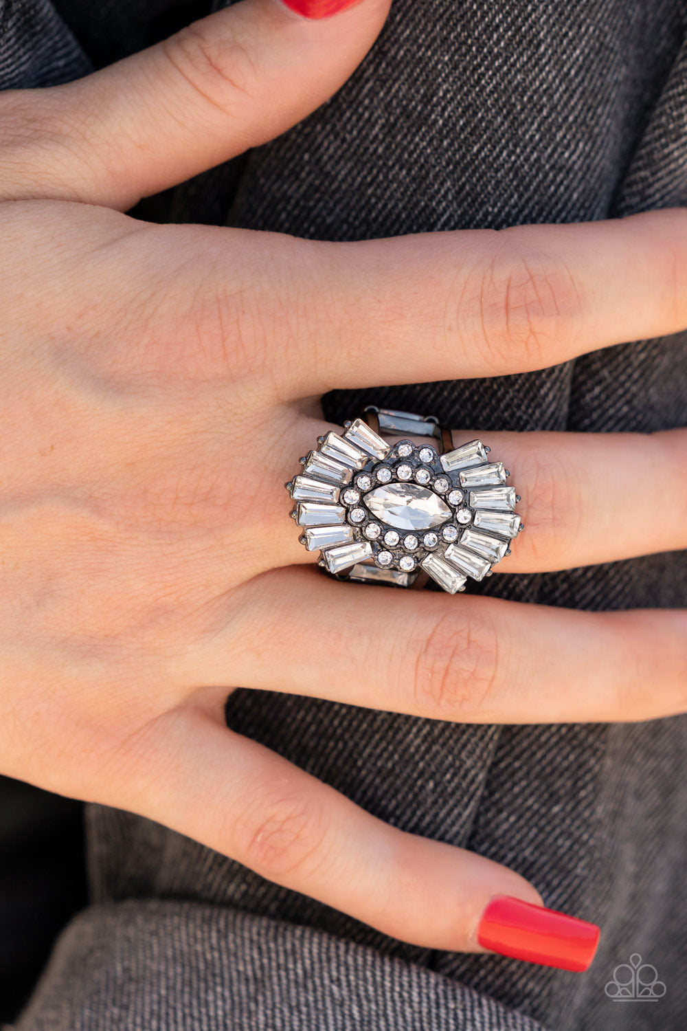 five-dollar-jewelry-daringly-deco-black-ring-paparazzi-accessories