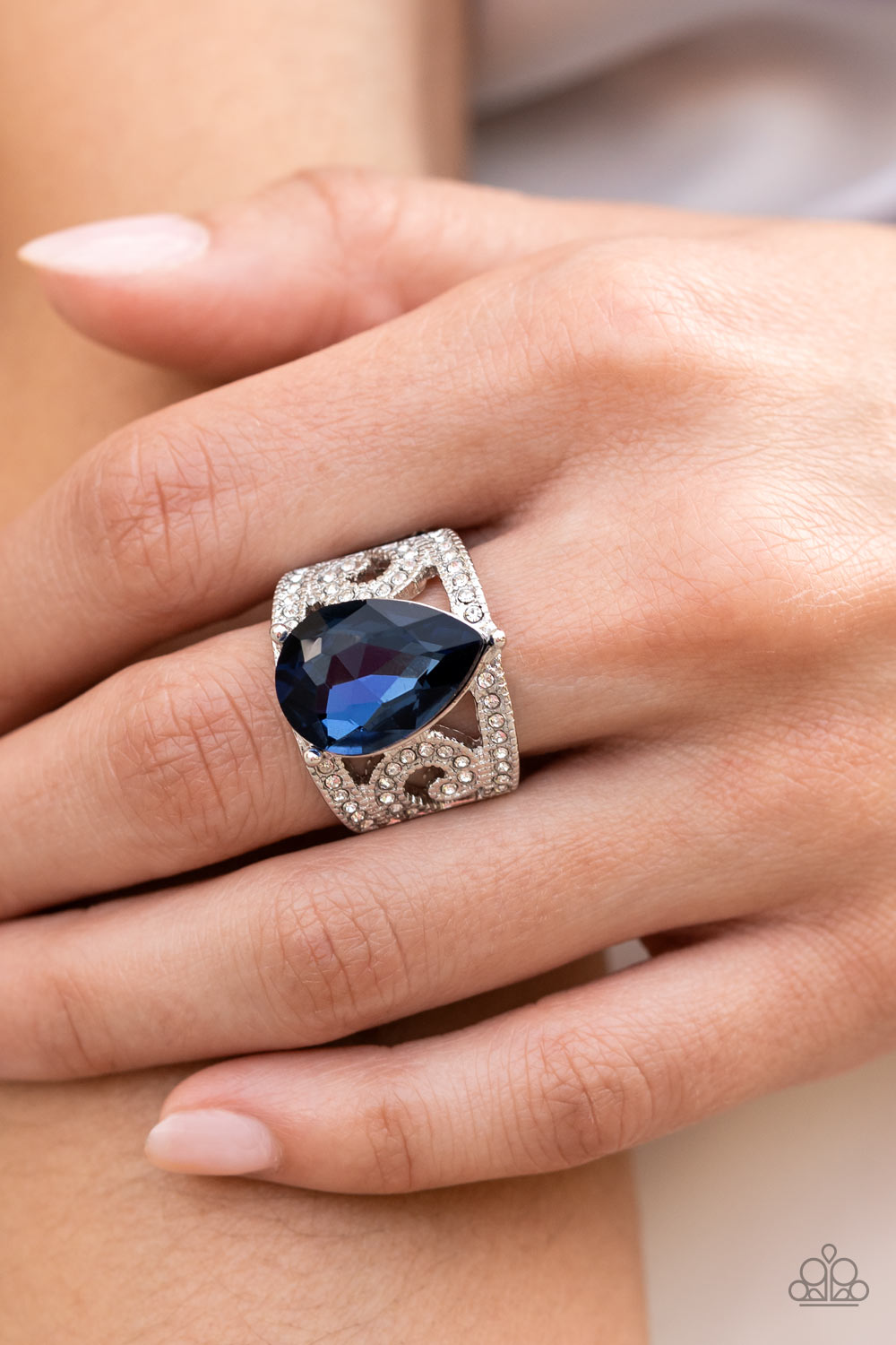 five-dollar-jewelry-kinda-a-big-deal-blue-ring-paparazzi-accessories