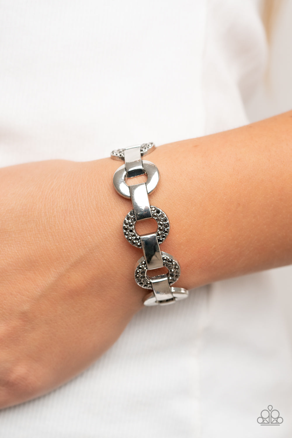 five-dollar-jewelry-revolutionary-romantic-silver-bracelet-paparazzi-accessories