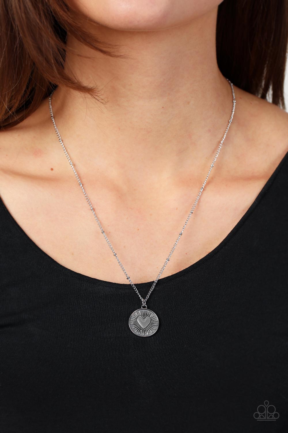five-dollar-jewelry-lovestruck-shimmer-silver-necklace-paparazzi-accessories