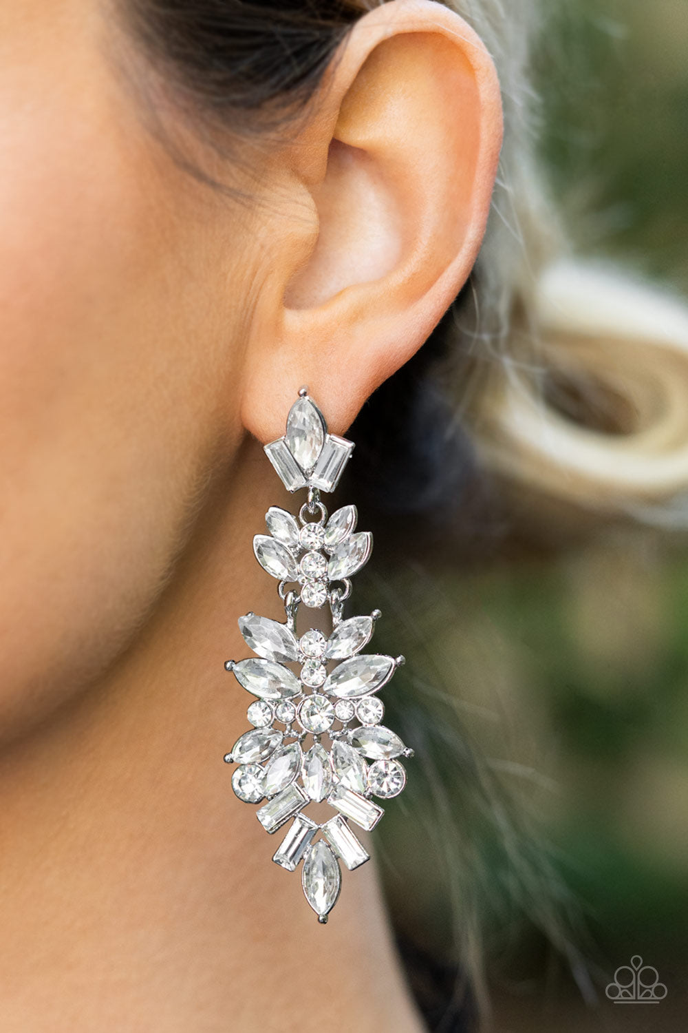 five-dollar-jewelry-frozen-fairytale-white-post earrings-paparazzi-accessories