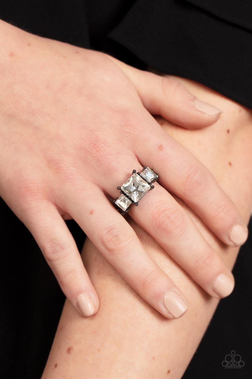 five-dollar-jewelry-treasured-twinkle-black-ring-paparazzi-accessories