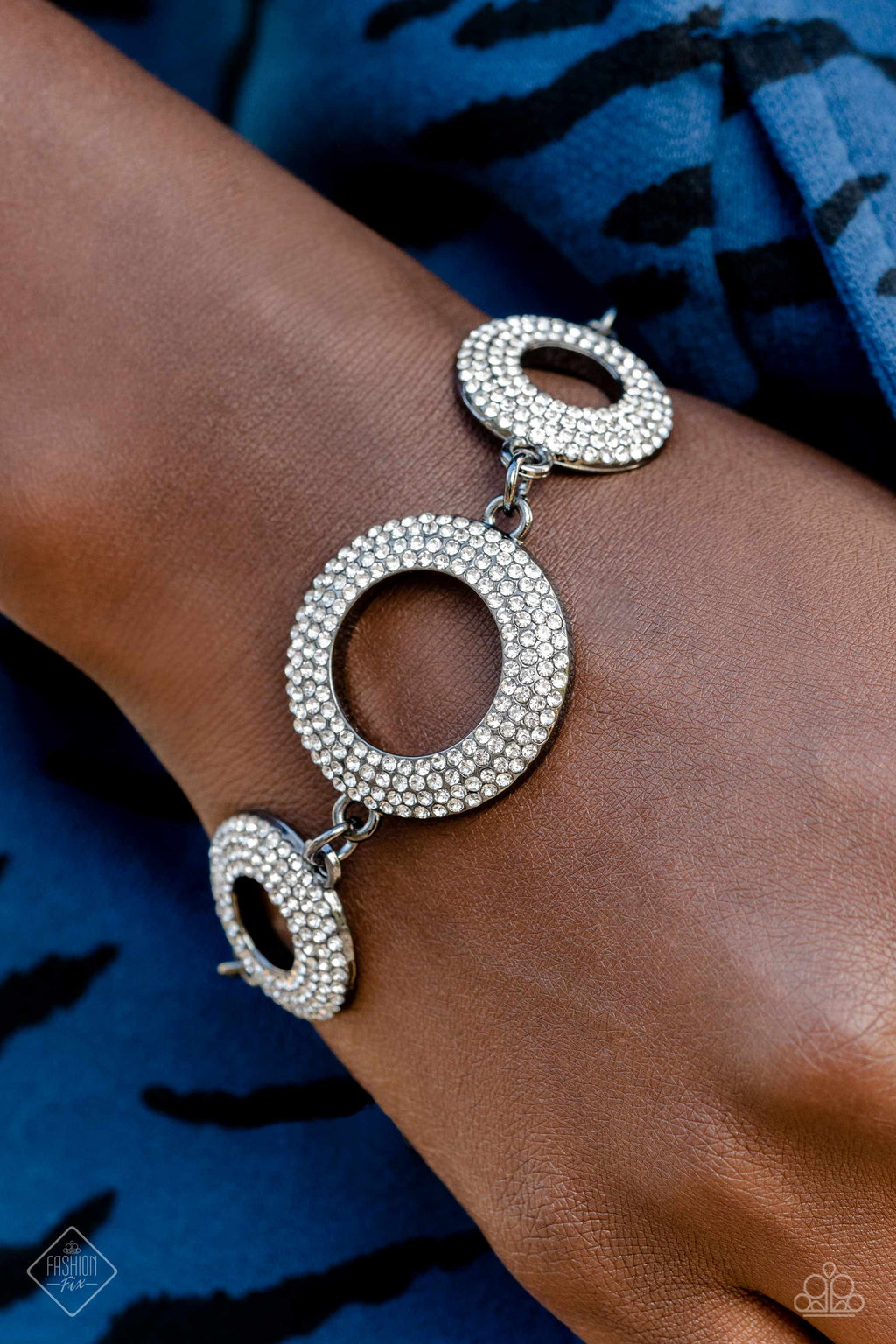 five-dollar-jewelry-hypnotic-hot-shot-black-bracelet-paparazzi-accessories