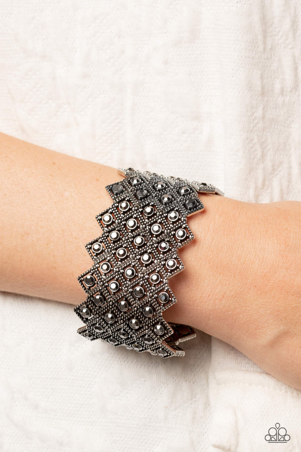five-dollar-jewelry-deco-in-the-rough-silver-bracelet-paparazzi-accessories