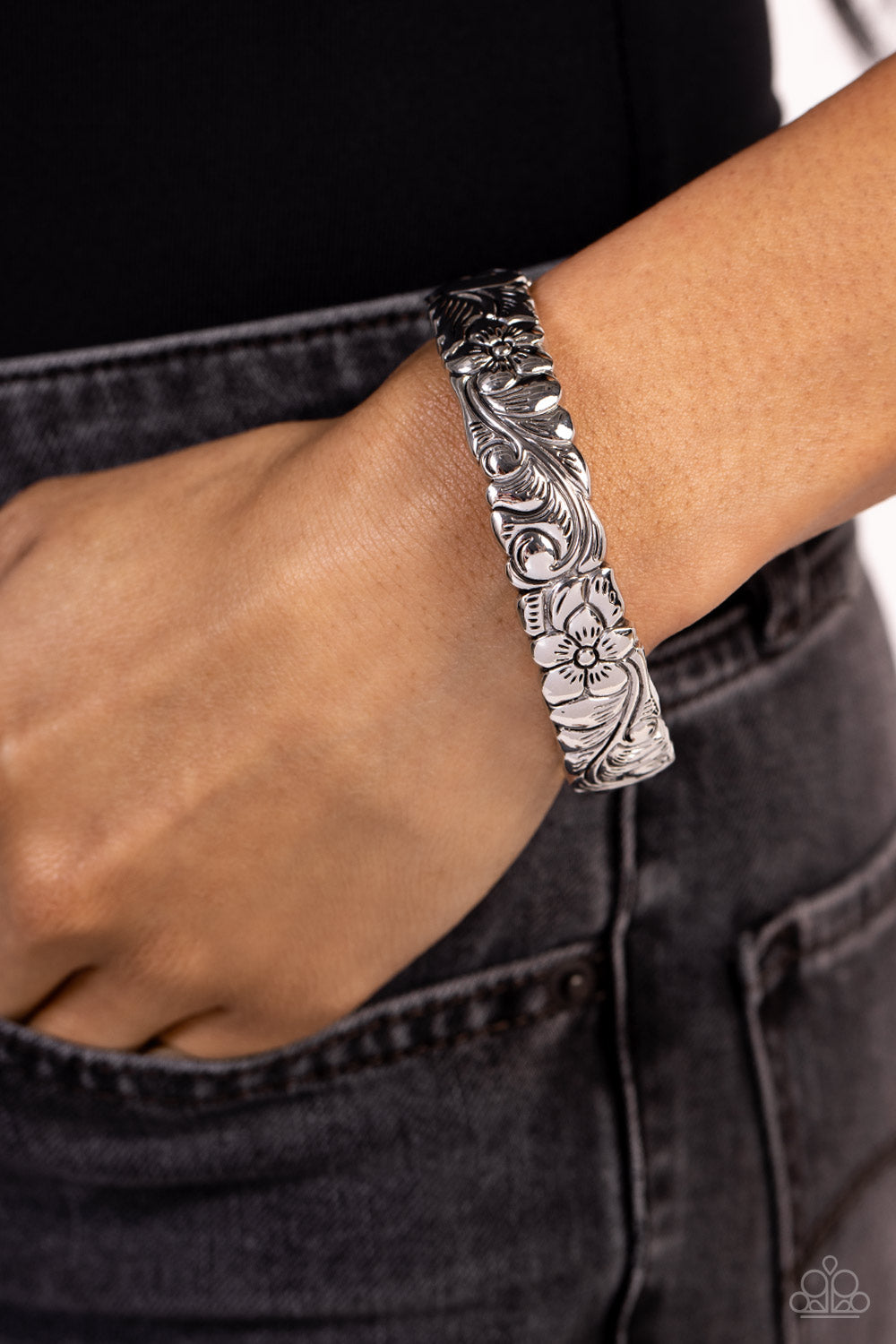 five-dollar-jewelry-grounded-grace-silver-bracelet-paparazzi-accessories