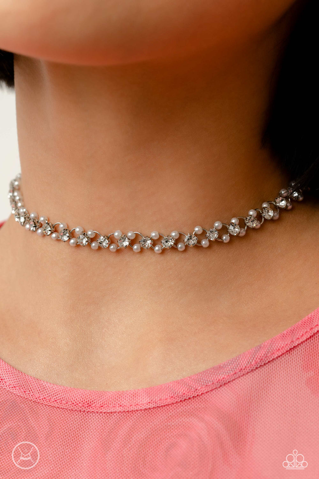 five-dollar-jewelry-classy-couture-white-necklace-paparazzi-accessories