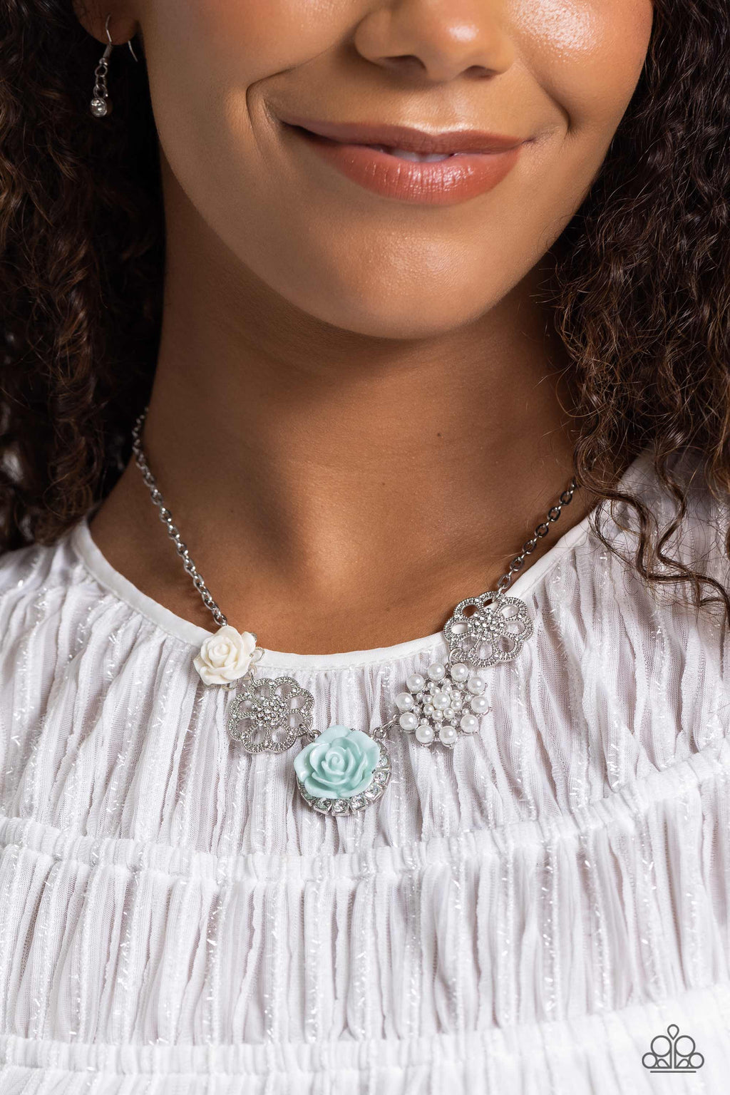 five-dollar-jewelry-tea-party-favors-blue-necklace-paparazzi-accessories