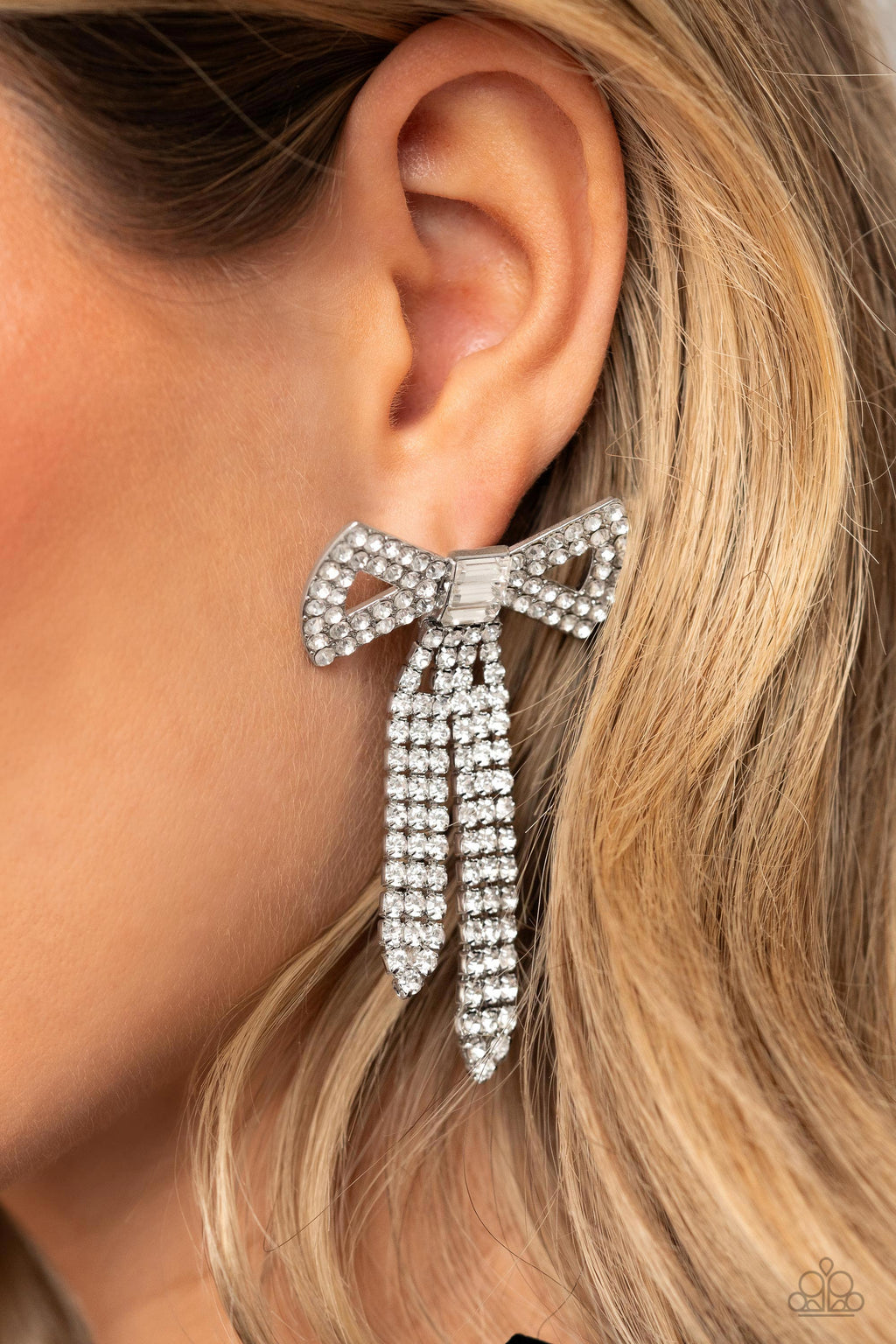 five-dollar-jewelry-just-bow-with-it-white-post earrings-paparazzi-accessories