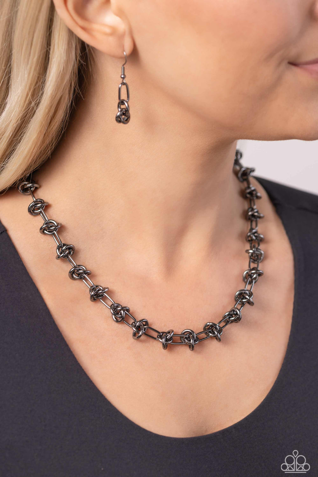 five-dollar-jewelry-knotted-kickoff-black-necklace-paparazzi-accessories