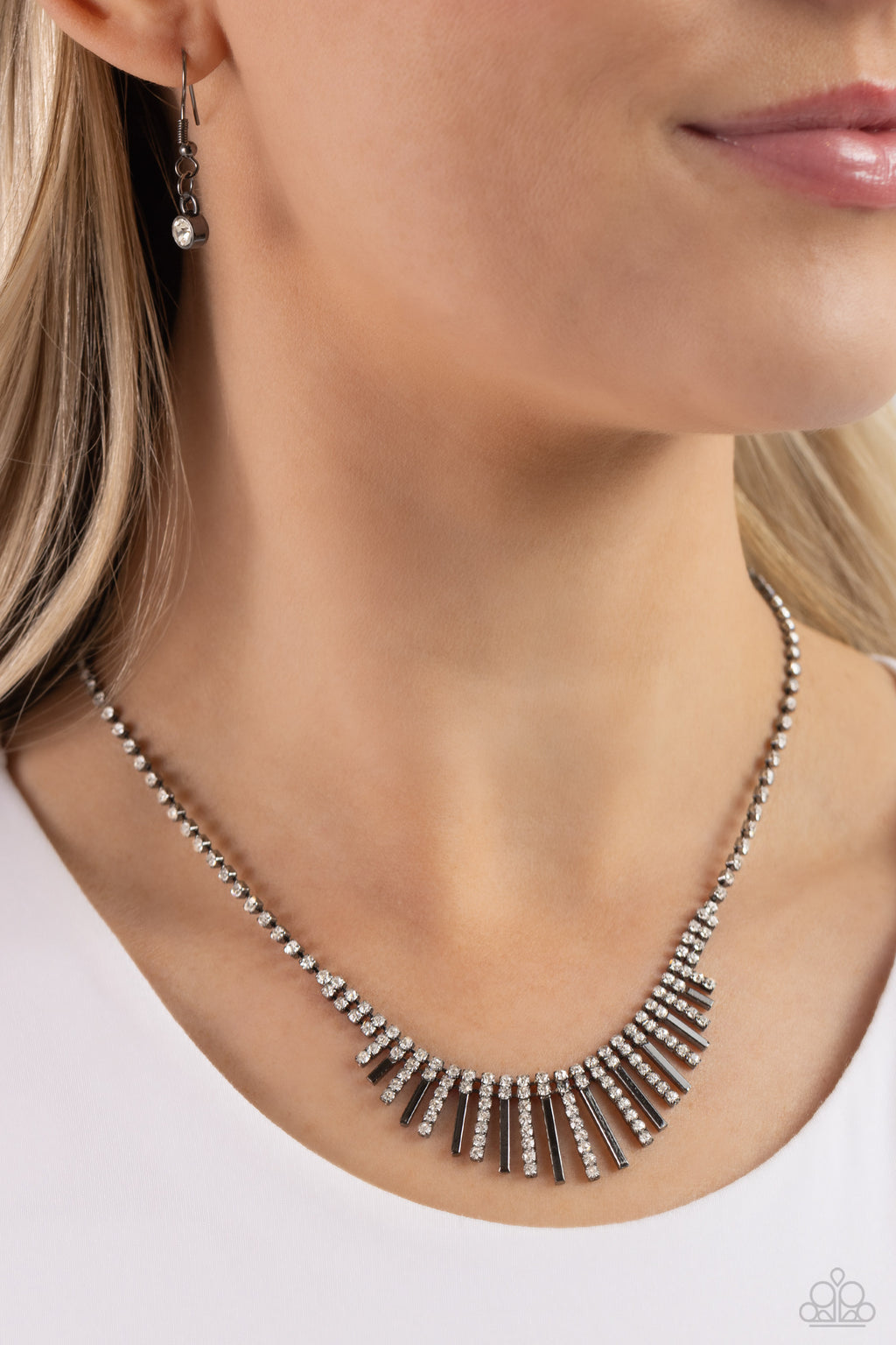 five-dollar-jewelry-flare-to-be-different-black-necklace-paparazzi-accessories