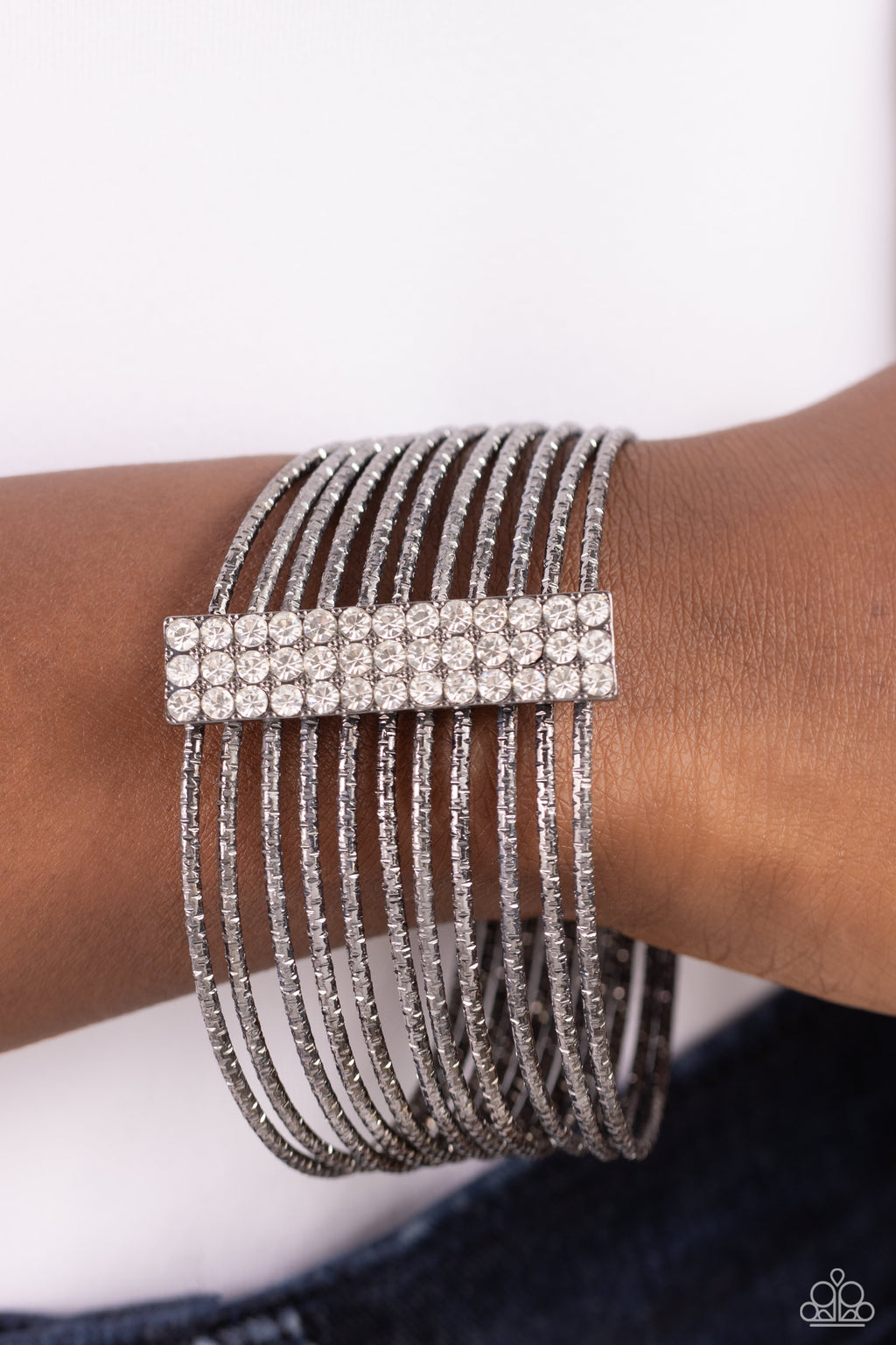 five-dollar-jewelry-shimmery-silhouette-black-bracelet-paparazzi-accessories