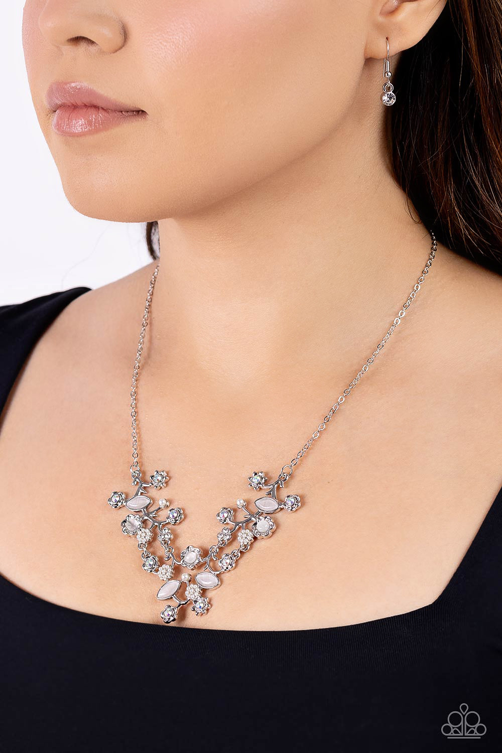 five-dollar-jewelry-gardening-group-white-necklace-paparazzi-accessories