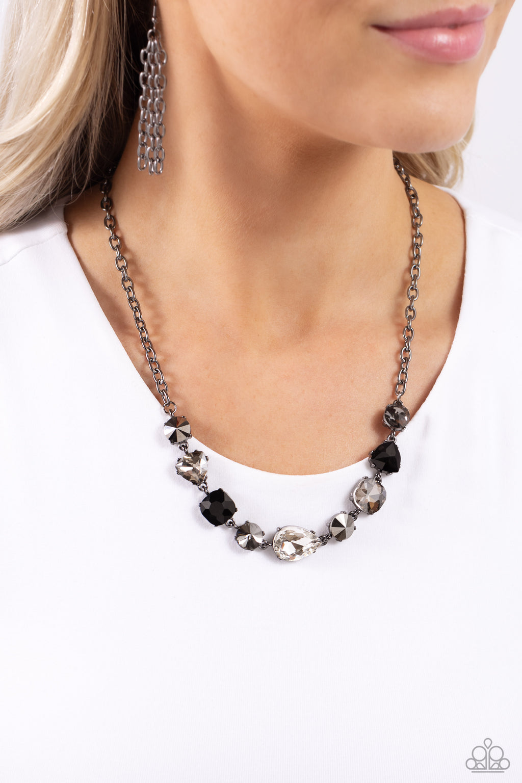 five-dollar-jewelry-emphatic-edge-black-necklace-paparazzi-accessories