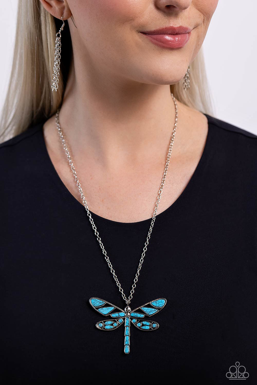 five-dollar-jewelry-flying-low-blue-necklace-paparazzi-accessories