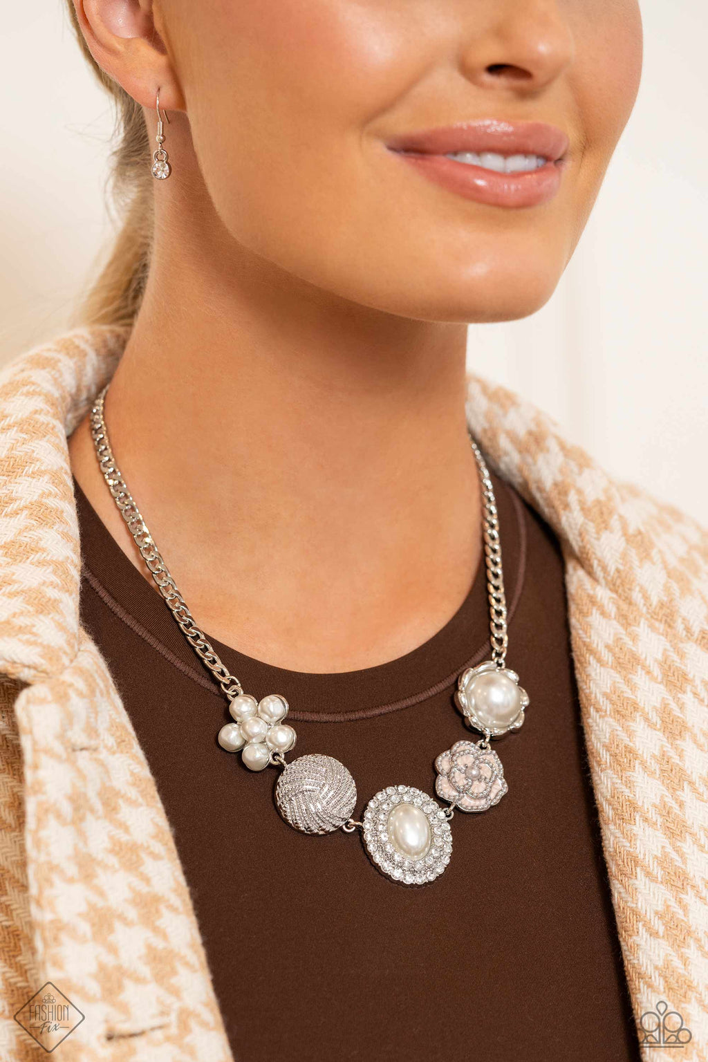 five-dollar-jewelry-sophisticated-style-white-necklace-paparazzi-accessories