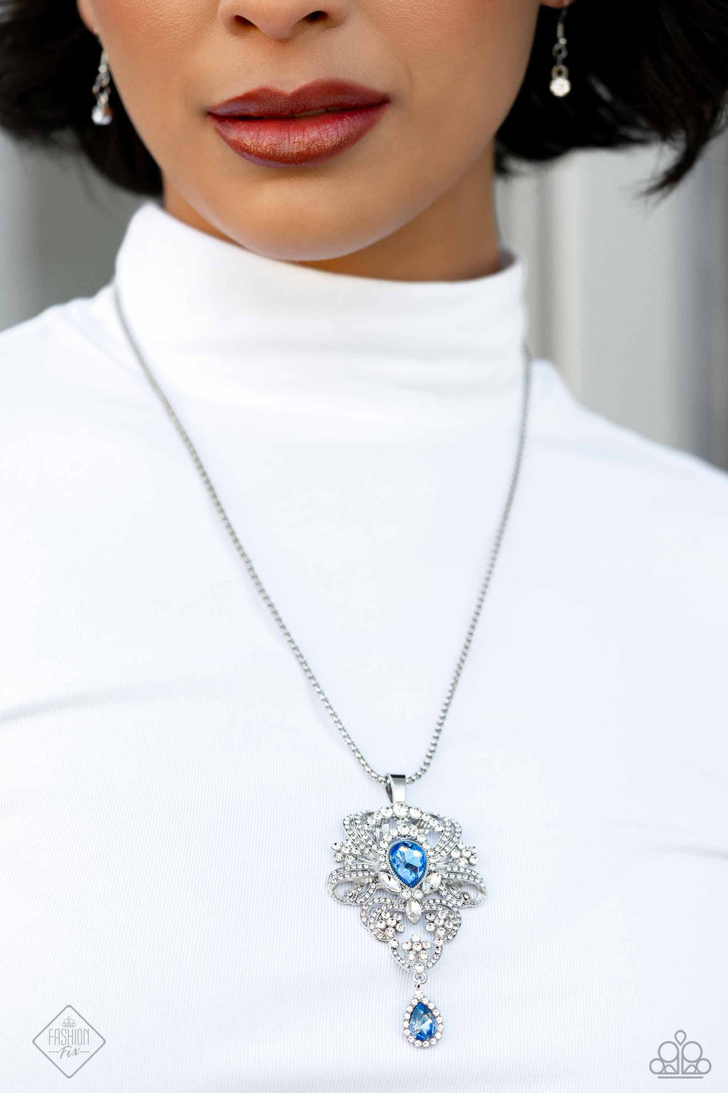 five-dollar-jewelry-elegance-personified-blue-necklace-paparazzi-accessories