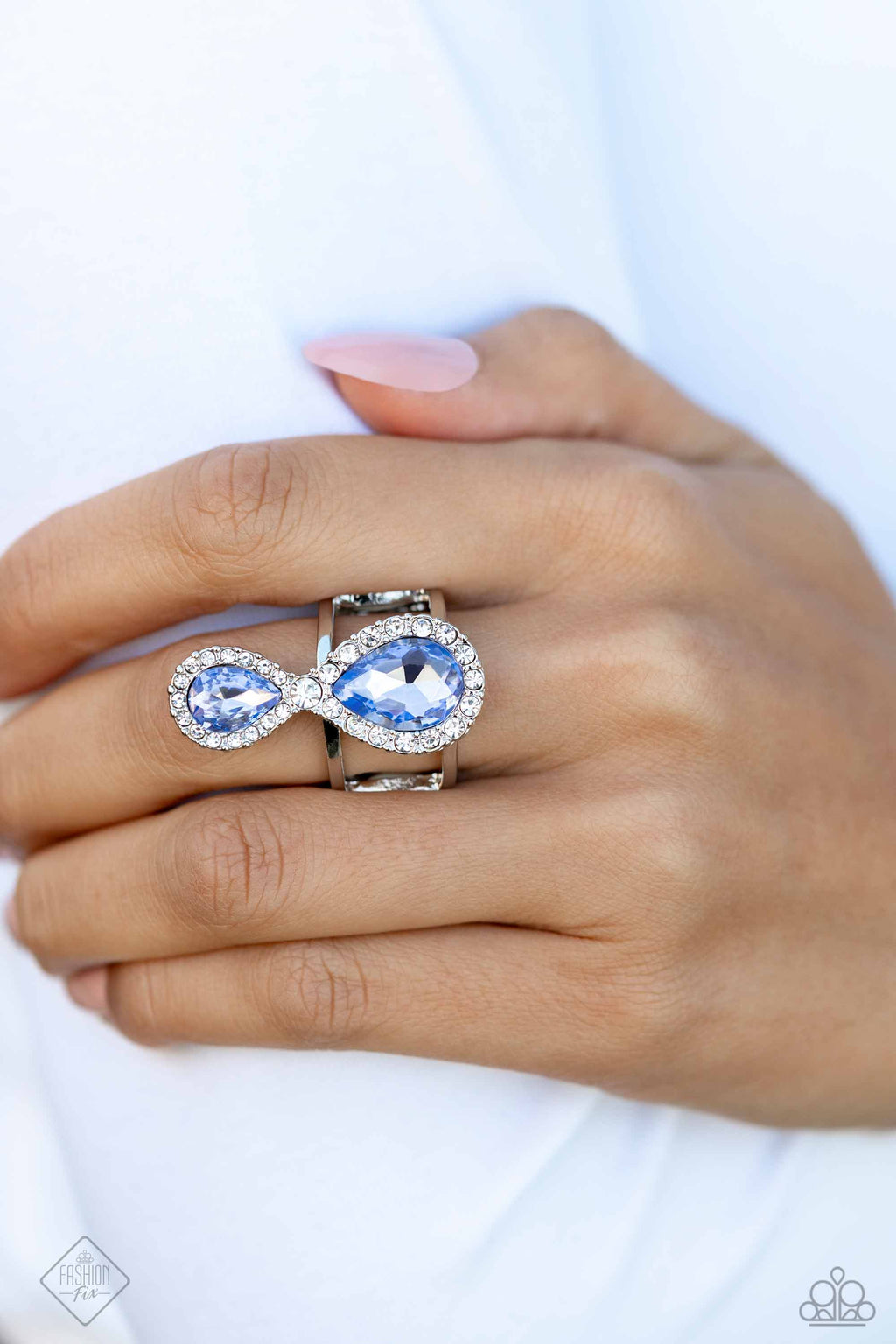 five-dollar-jewelry-majestic-manifestation-blue-ring-paparazzi-accessories