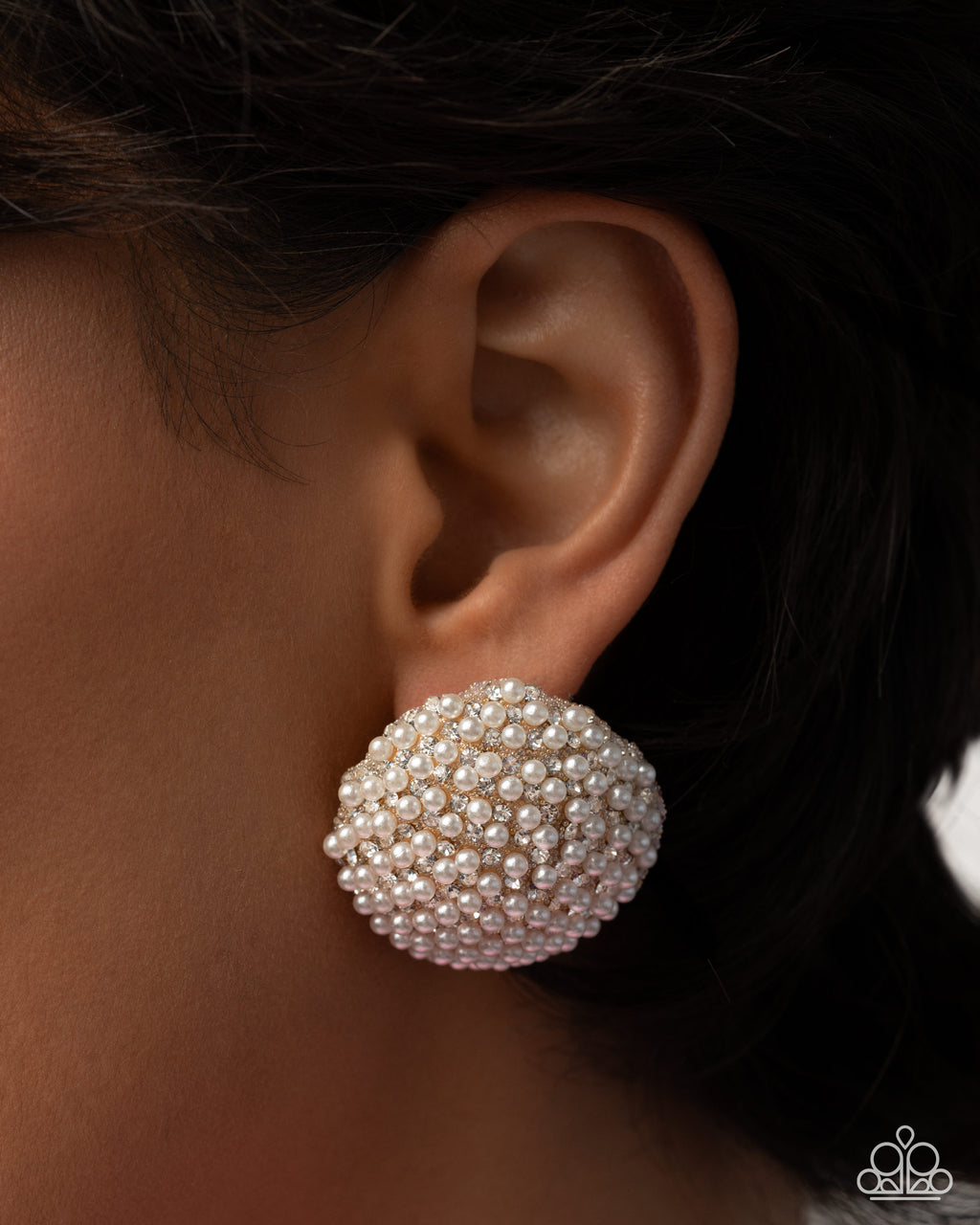 eight-dollar-jewelry-overwhelming-opulence-gold-post earrings-paparazzi-accessories
