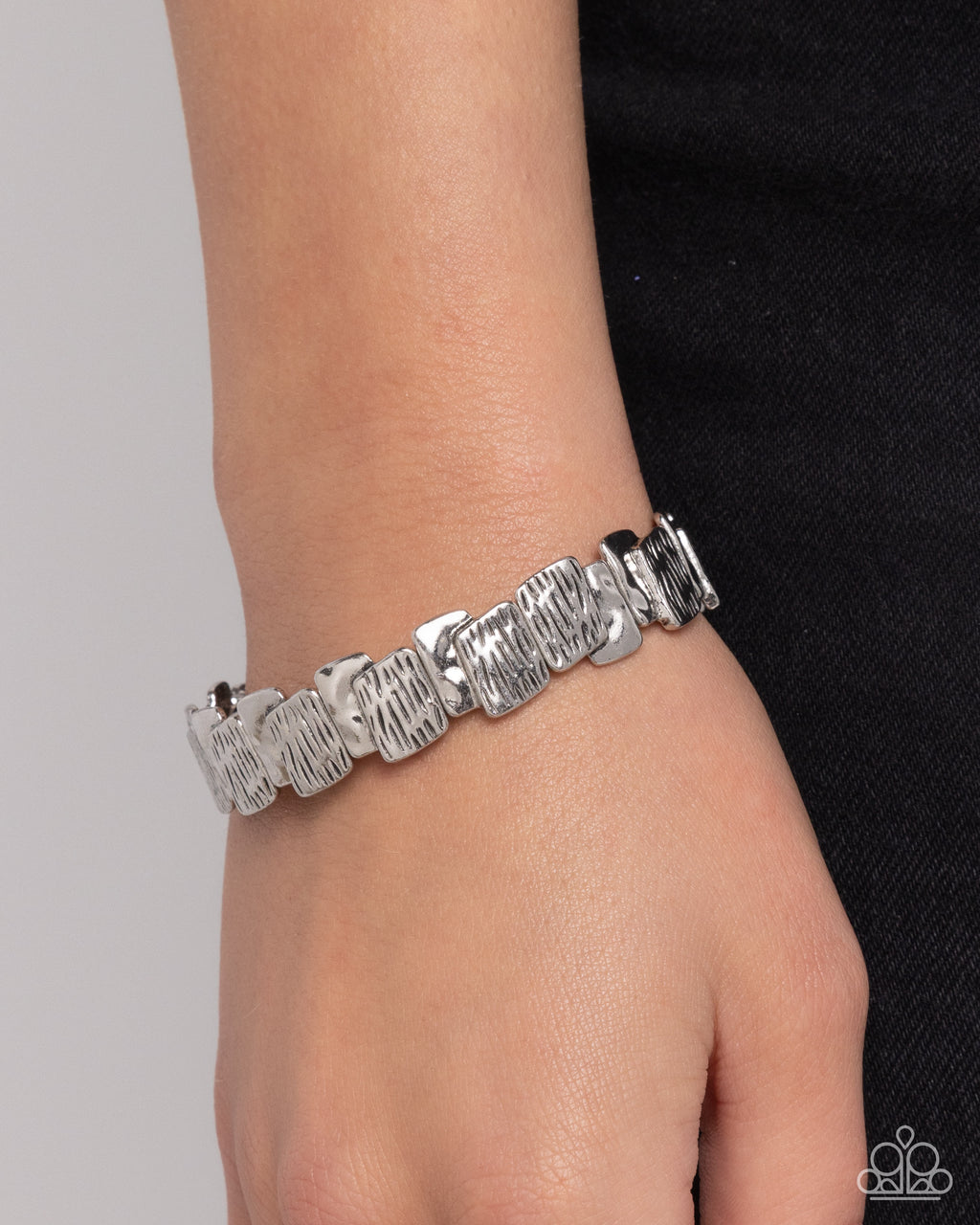 eight-dollar-jewelry-urban-stackyard-silver-bracelet-paparazzi-accessories