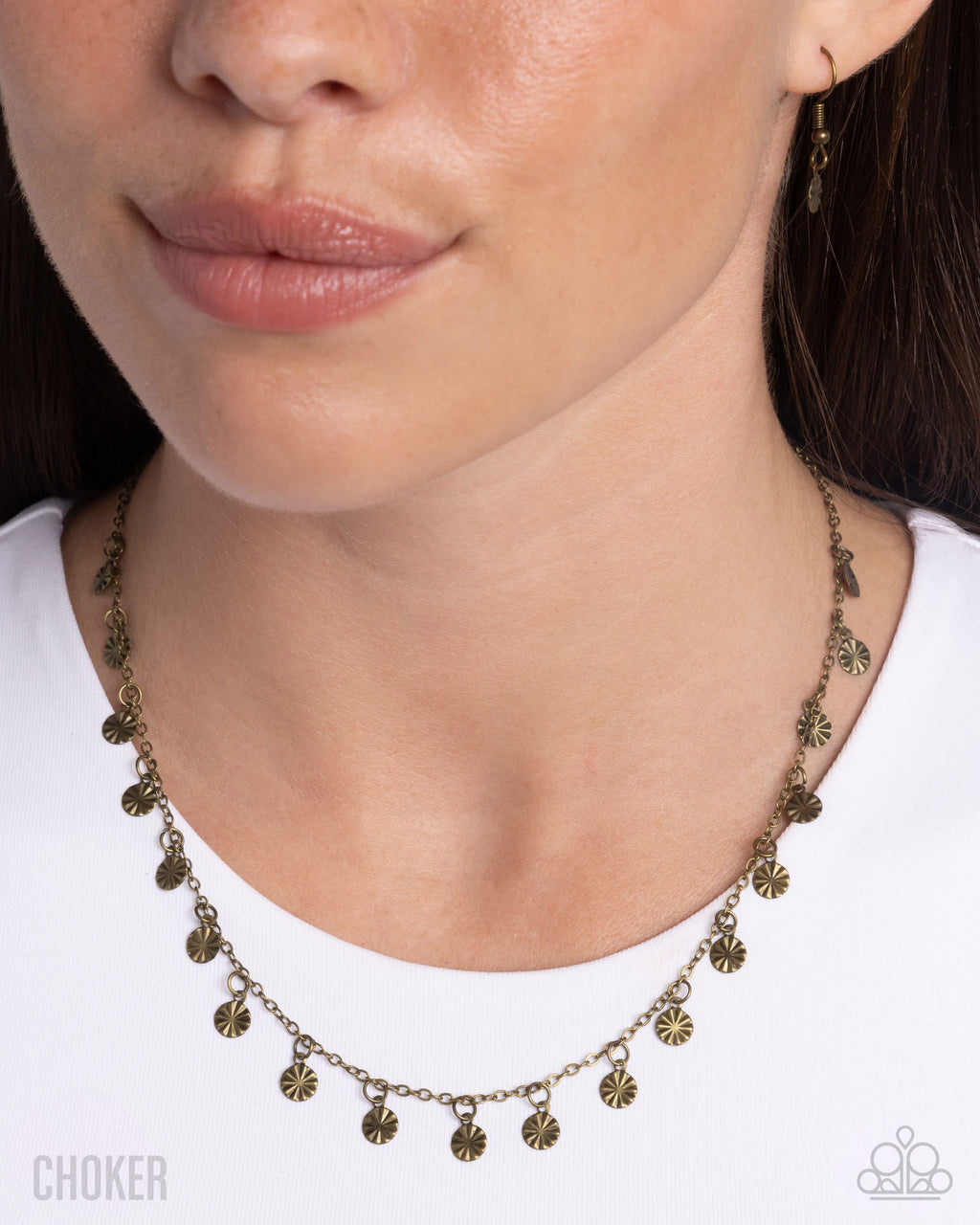 eight-dollar-jewelry-chiming-charmer-brass-necklace-paparazzi-accessories