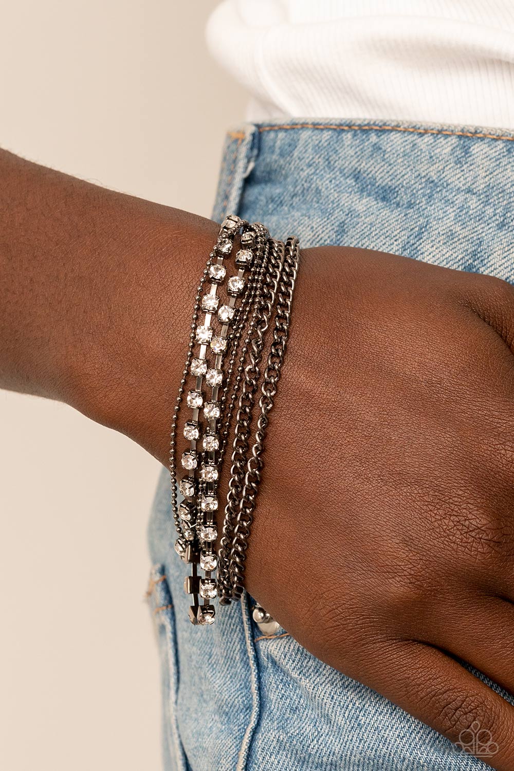 eight-dollar-jewelry-secretly-sassy-black-bracelet-paparazzi-accessories