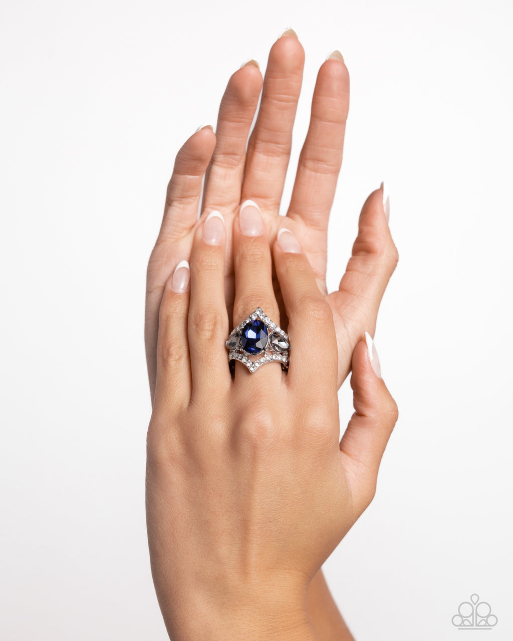 eight-dollar-jewelry-bow-down-to-dazzle-blue-ring-paparazzi-accessories