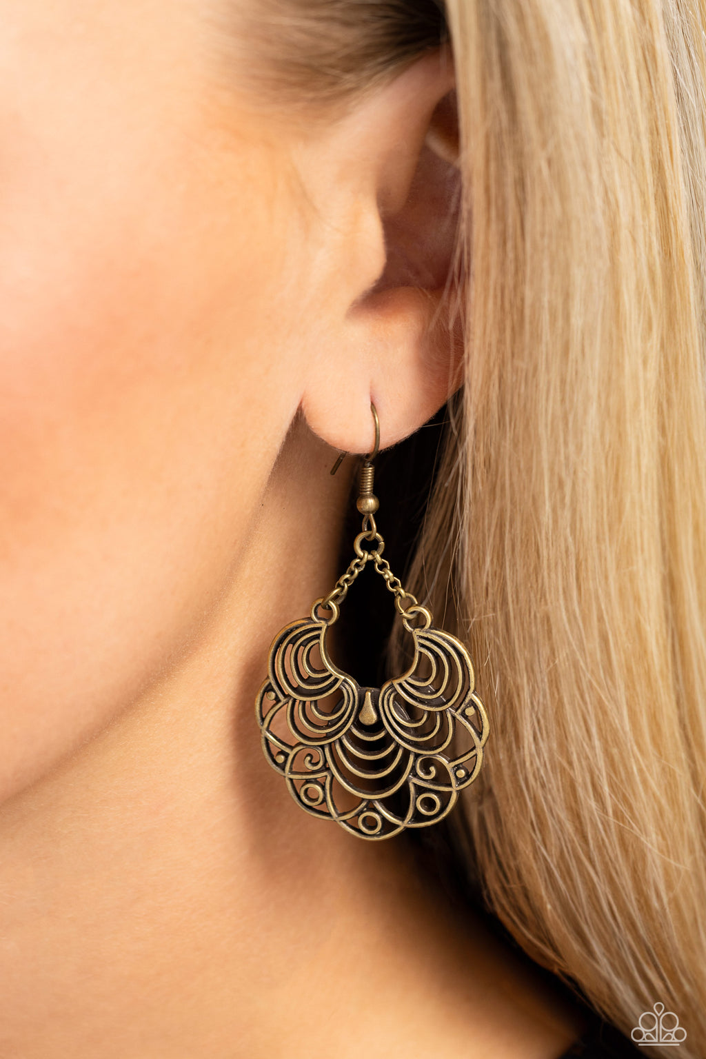 eight-dollar-jewelry-frilly-finesse-brass-earrings-paparazzi-accessories