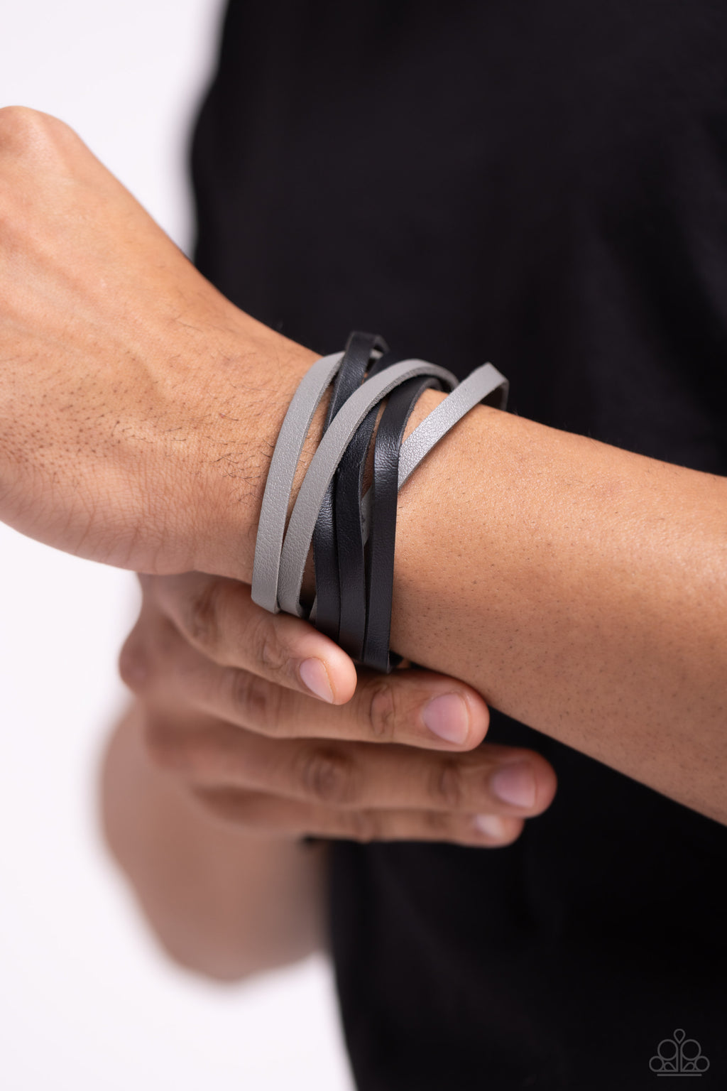 eight-dollar-jewelry-not-sew-fast-black-bracelet-paparazzi-accessories