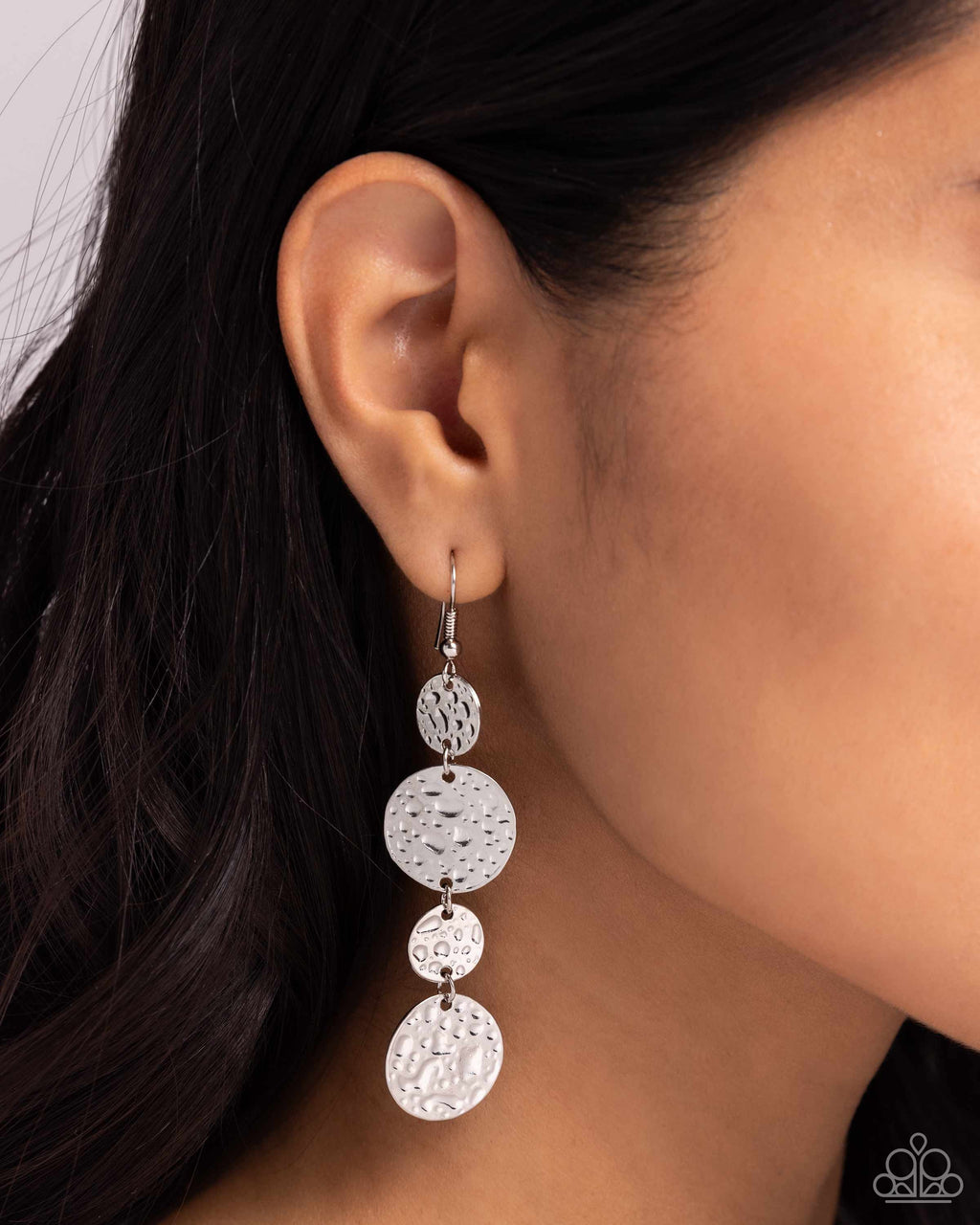 five-dollar-jewelry-texture-tutorial-silver-earrings-paparazzi-accessories