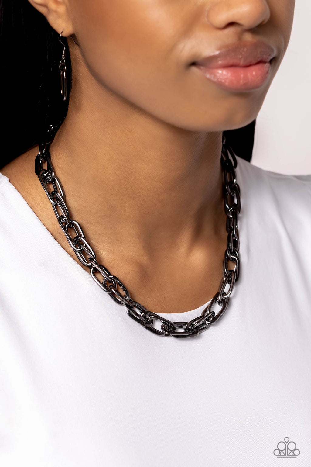 eight-dollar-jewelry-tough-call-black-necklace-paparazzi-accessories