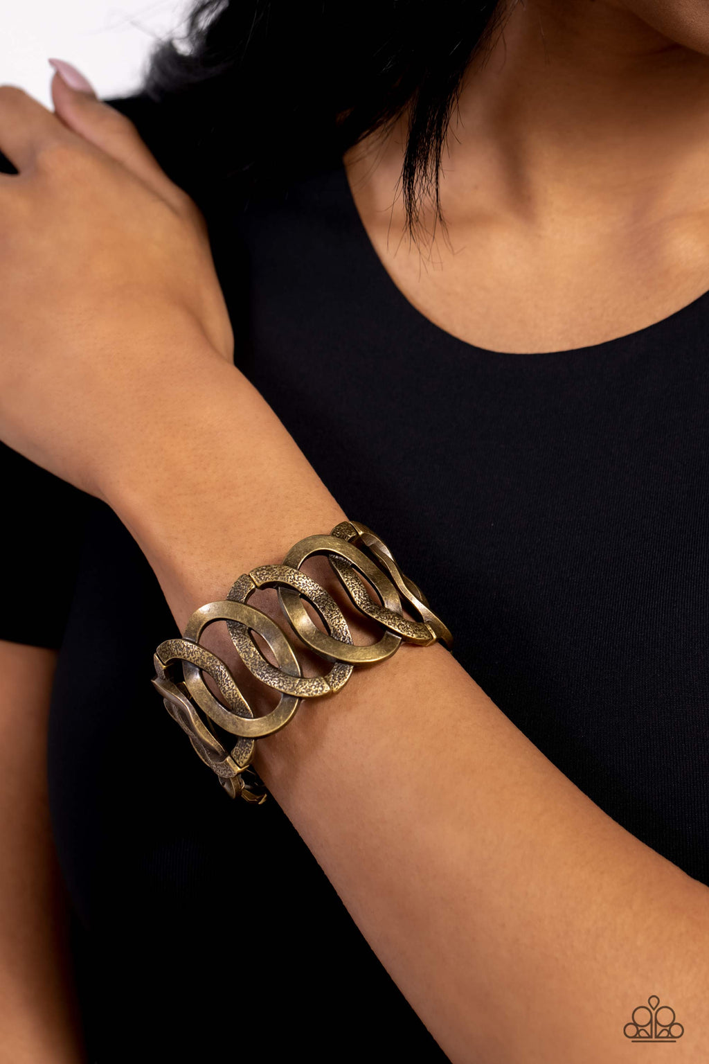 eight-dollar-jewelry-industrial-indulgence-brass-bracelet-paparazzi-accessories