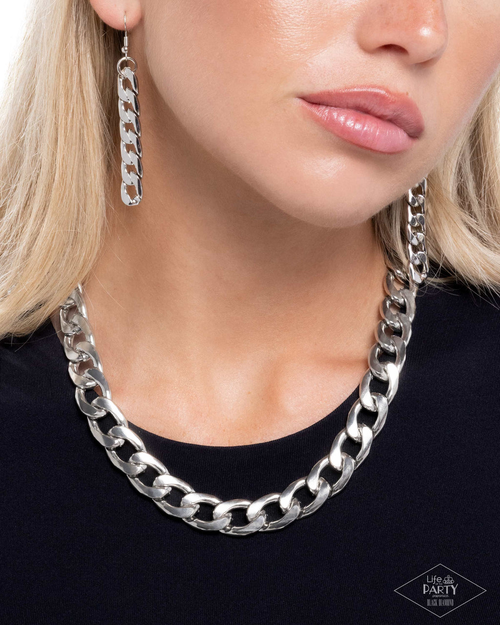 eight-dollar-jewelry-action-curb-silver-necklace-paparazzi-accessories