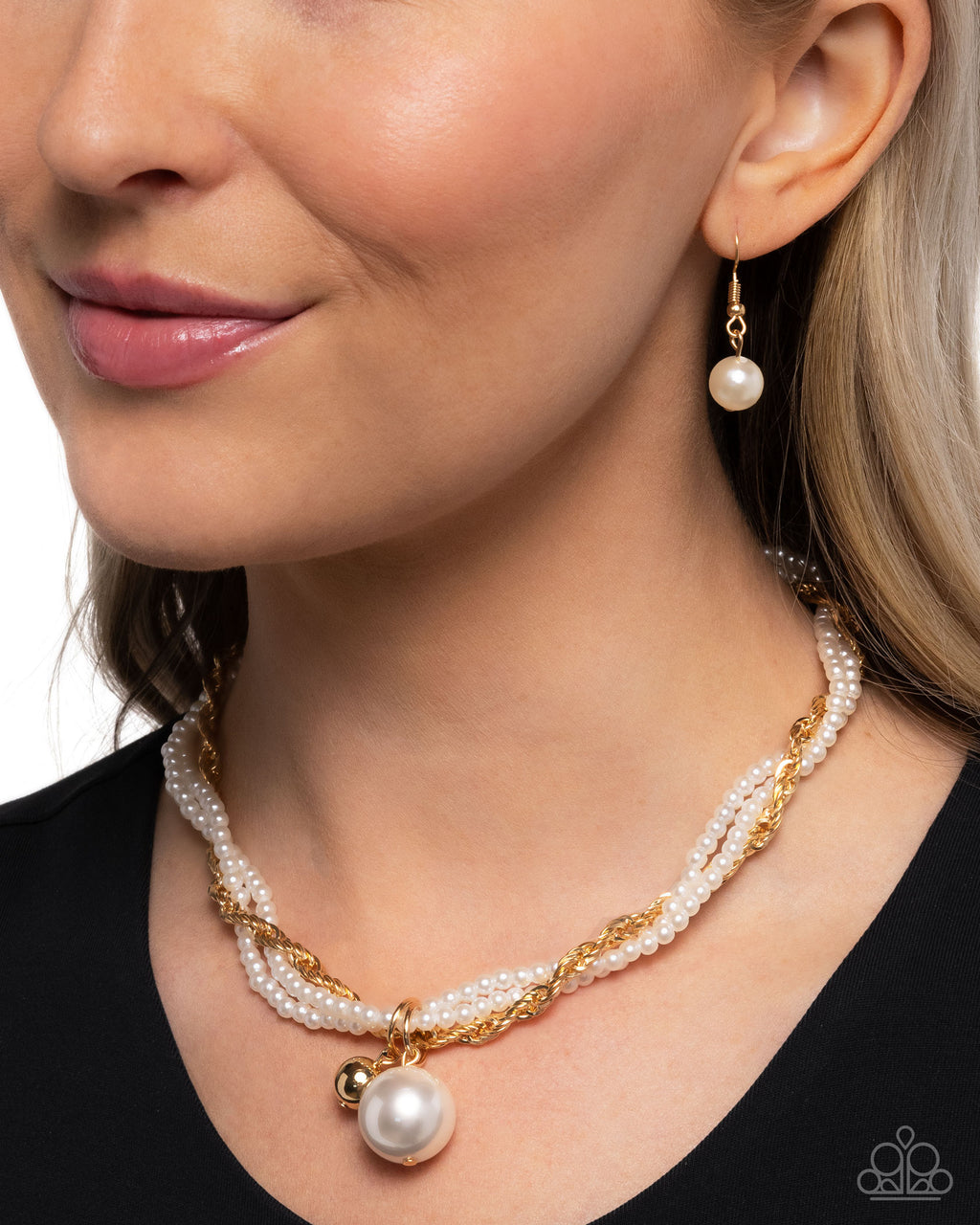 eight-dollar-jewelry-pearly-perspective-gold-necklace-paparazzi-accessories