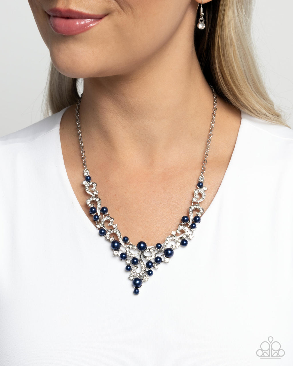 eight-dollar-jewelry-looking-ladylike-blue-necklace-paparazzi-accessories
