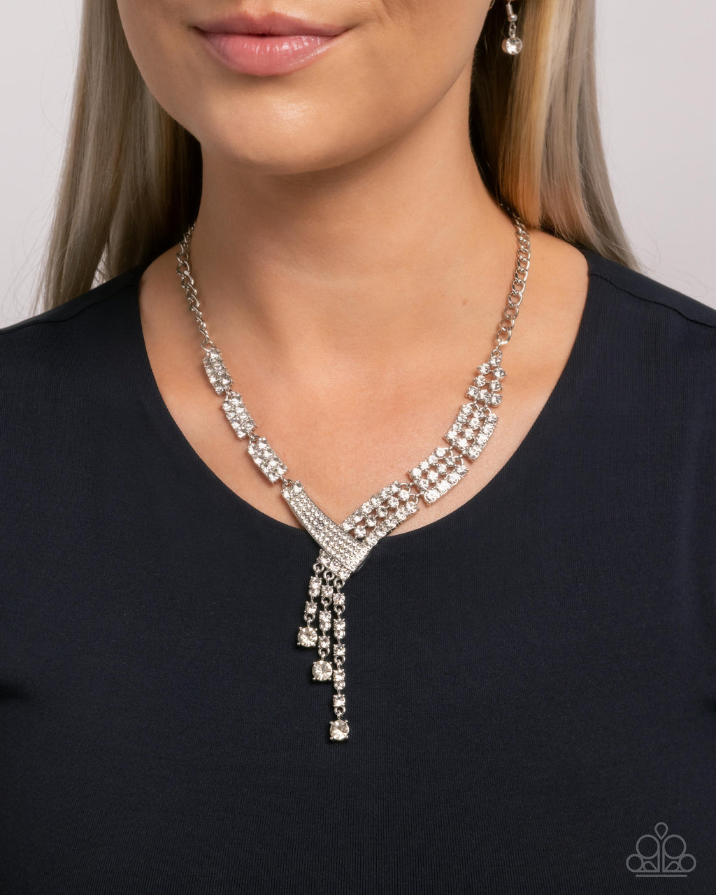 eight-dollar-jewelry-diagonal-dazzle-white-necklace-paparazzi-accessories