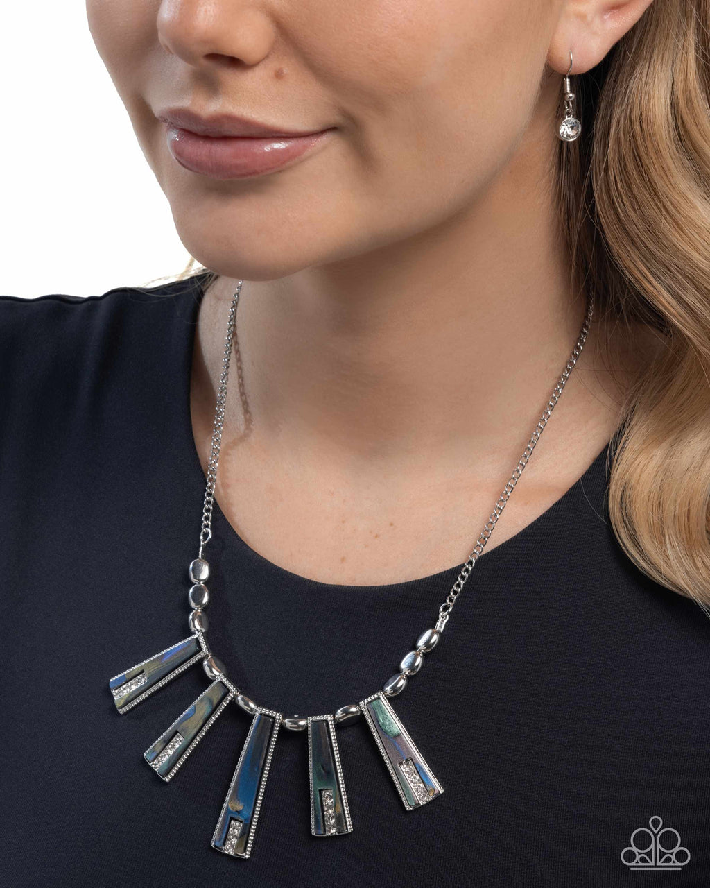 eight-dollar-jewelry-swinging-style-blue-necklace-paparazzi-accessories