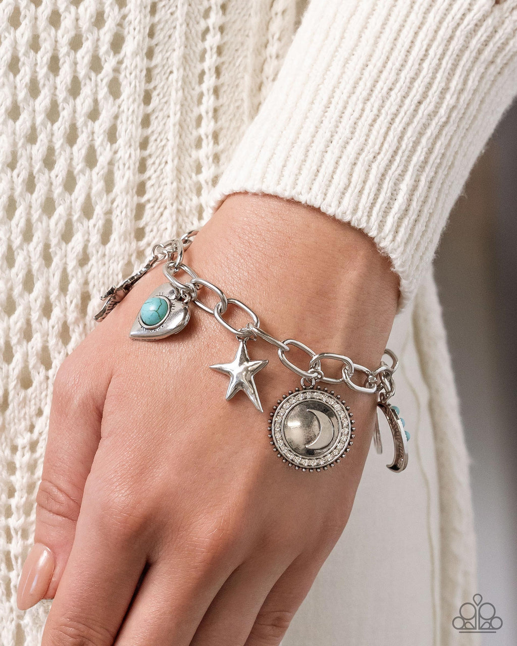 eight-dollar-jewelry-technical-token-blue-bracelet-paparazzi-accessories
