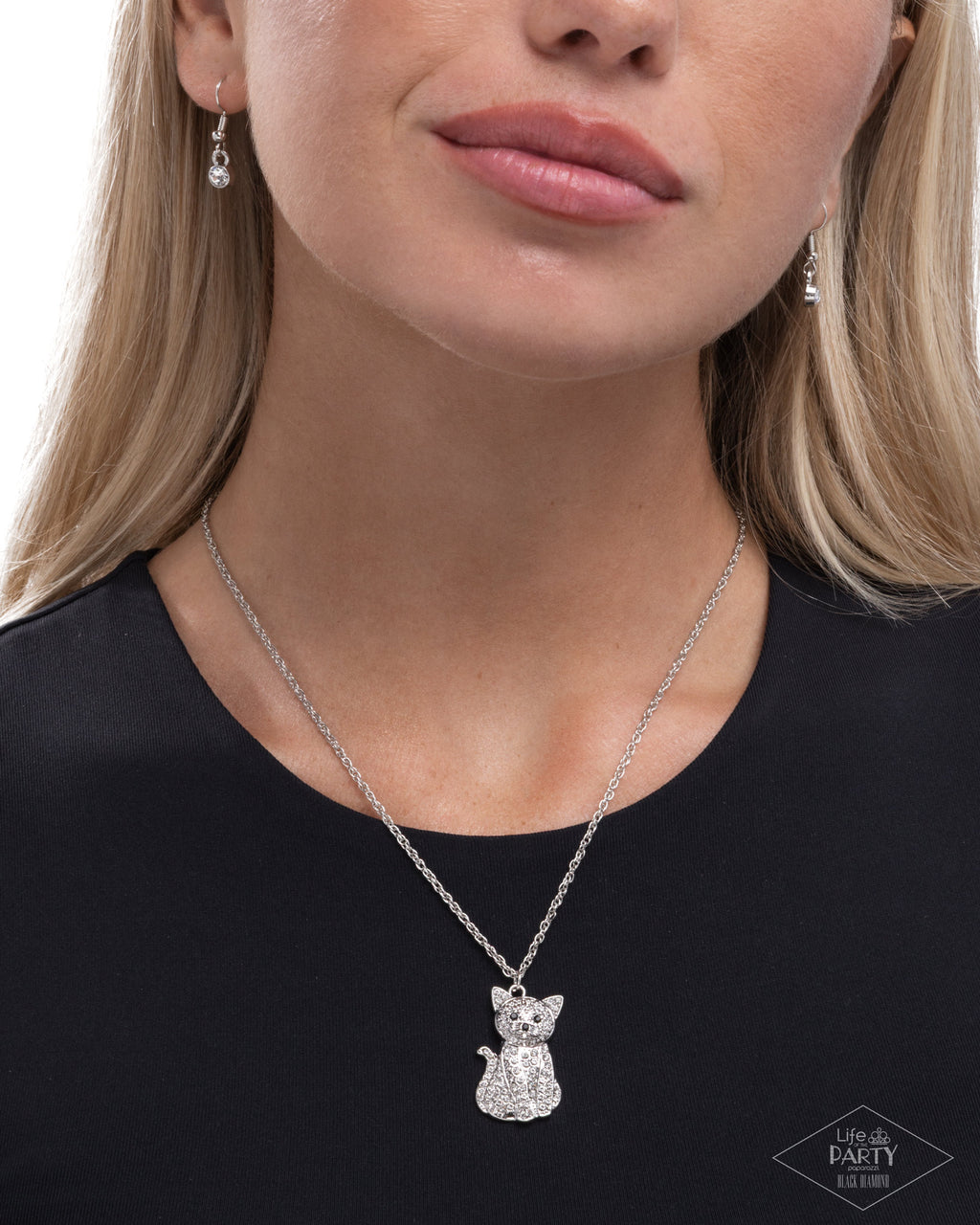 eight-dollar-jewelry-cat-call-white-necklace-paparazzi-accessories