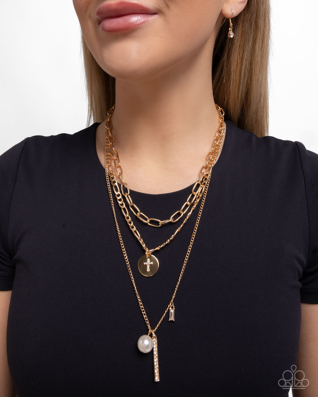 eight-dollar-jewelry-luminous-layers-gold-necklace-paparazzi-accessories