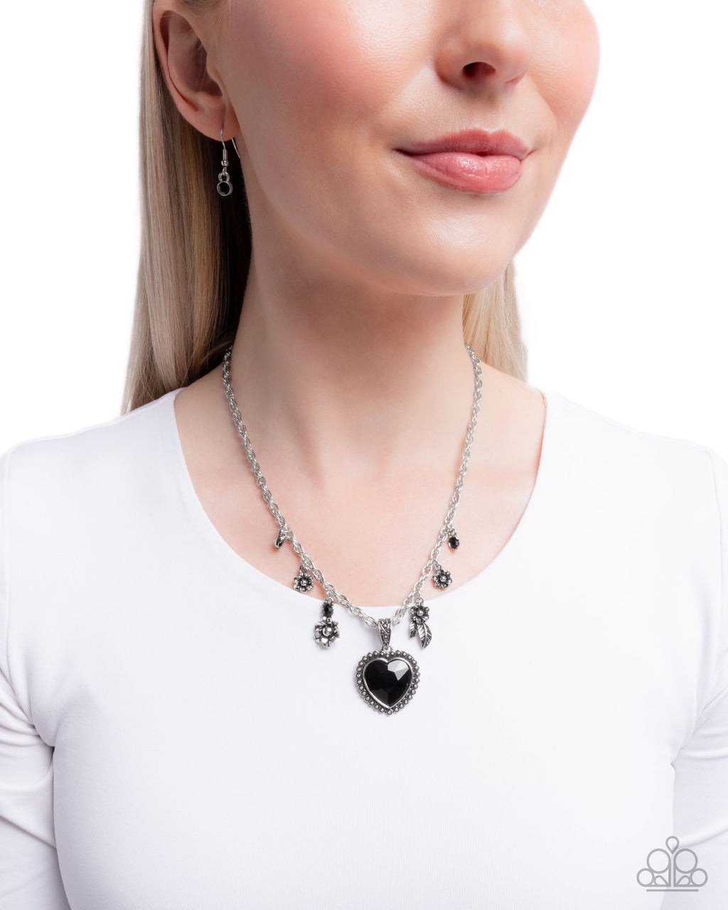 eight-dollar-jewelry-heirloom-hearth-black-necklace-paparazzi-accessories