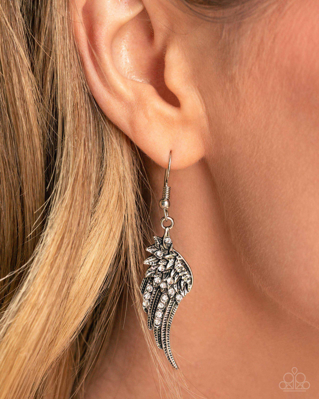 eight-dollar-jewelry-free-spirited-fable-white-paparazzi-accessories