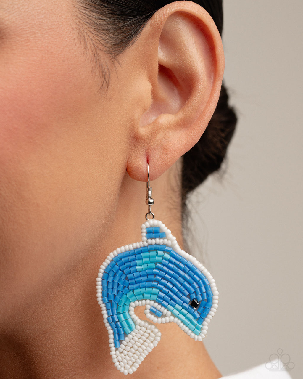 eight-dollar-jewelry-dynamic-dolphin-blue-earrings-paparazzi-accessories