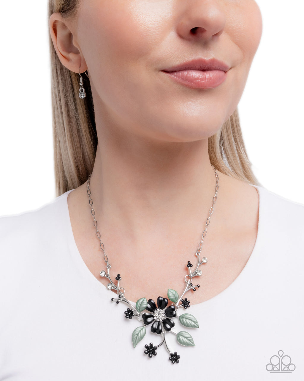 eight-dollar-jewelry-botanical-brilliance-black-necklace-paparazzi-accessories